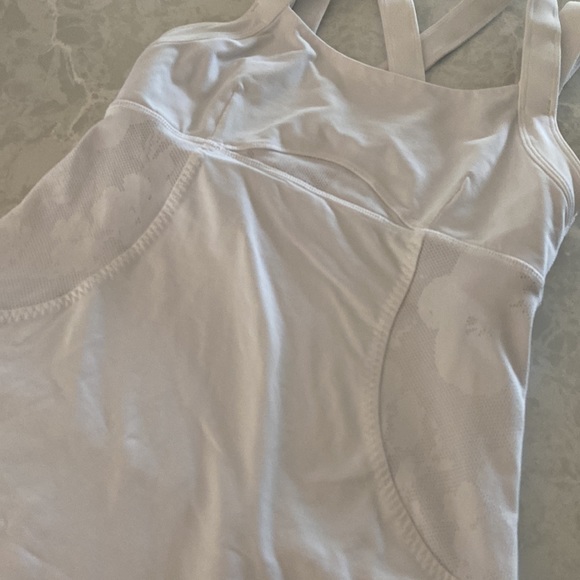 Lululemon workout tank - Picture 2 of 6